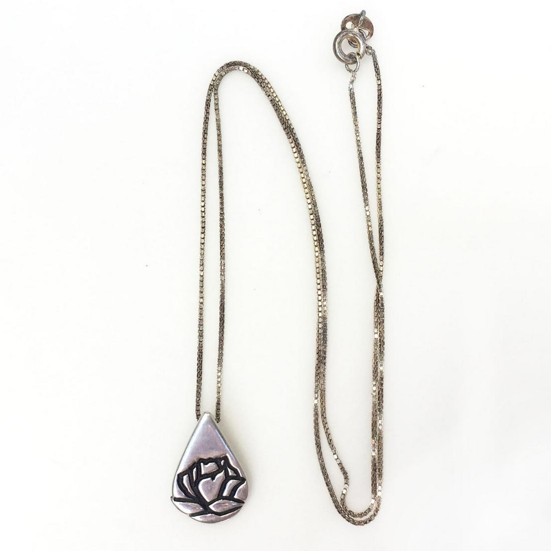 KATHY BERNU Sterling silver drop rose pendant chain (1 of 4)