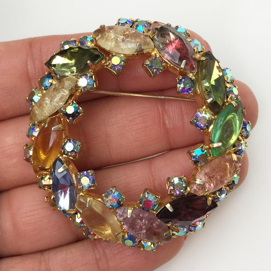 Gold tone multicolor faceted and cabochons brooch (1 of 3)