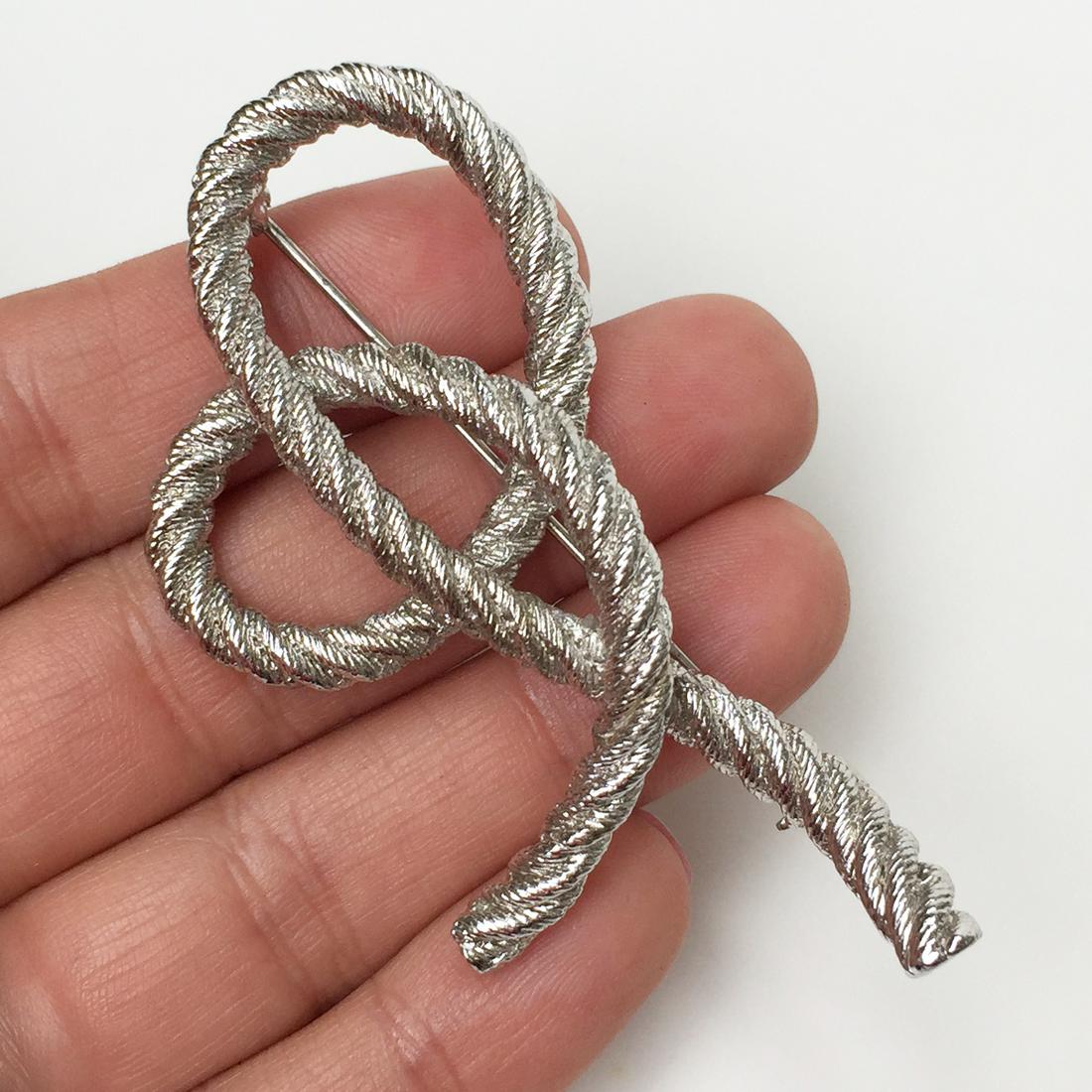 Vintage silver tone textured rope Knot brooch (1 of 3)