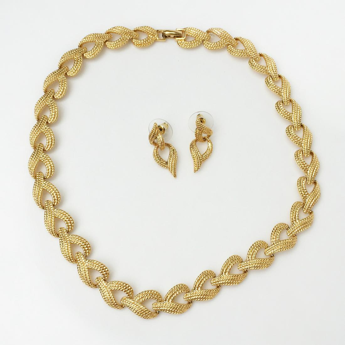 NAPIER Gold tone textured necklace earrings set (1 of 5)