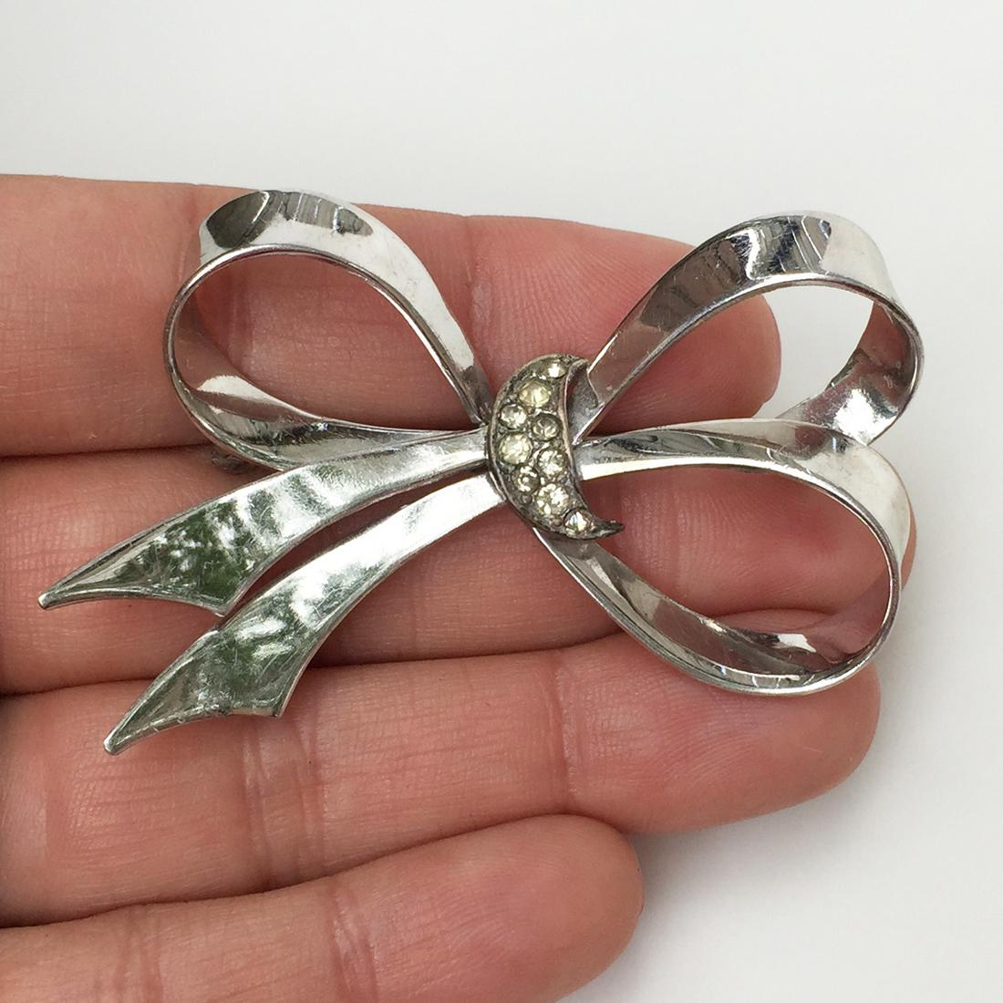 Silver tone clear crystals Bow shape brooch (1 of 3)
