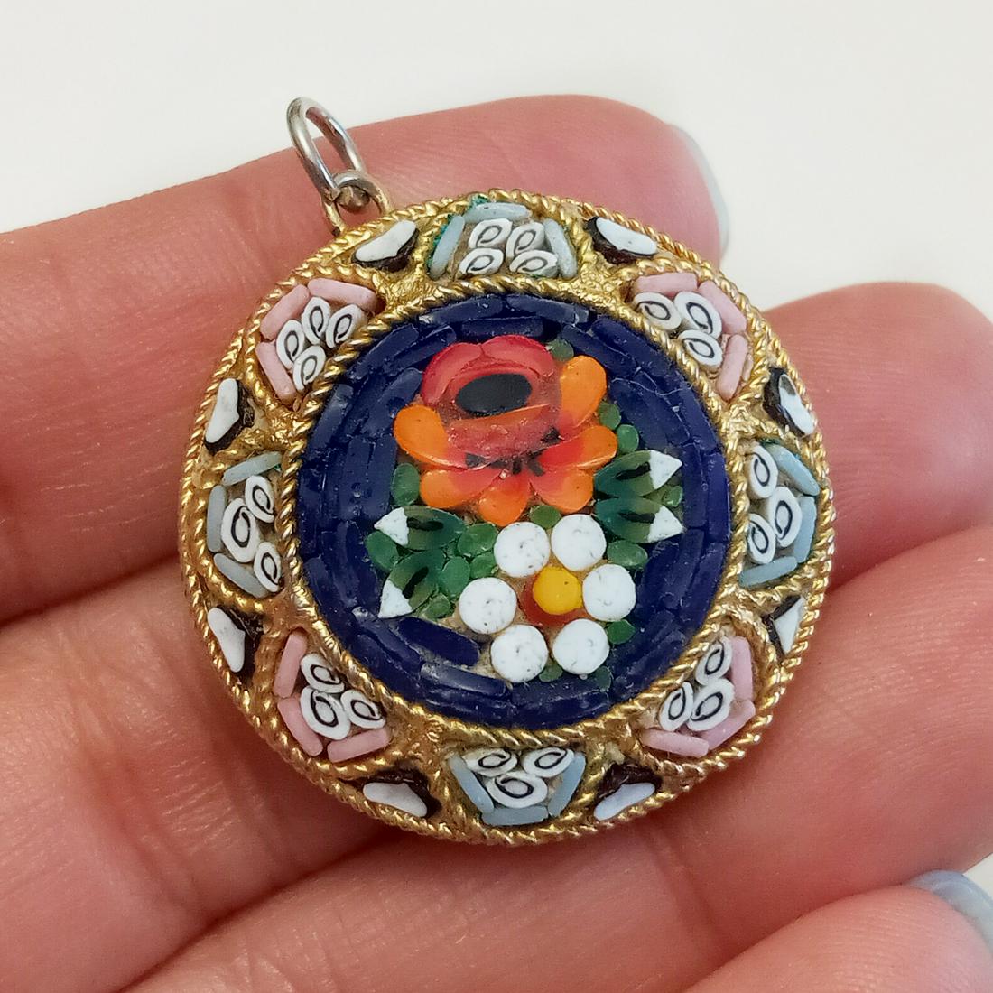 Vintage gold tone Micro Mosaic round pendant Italy (1 of 3)