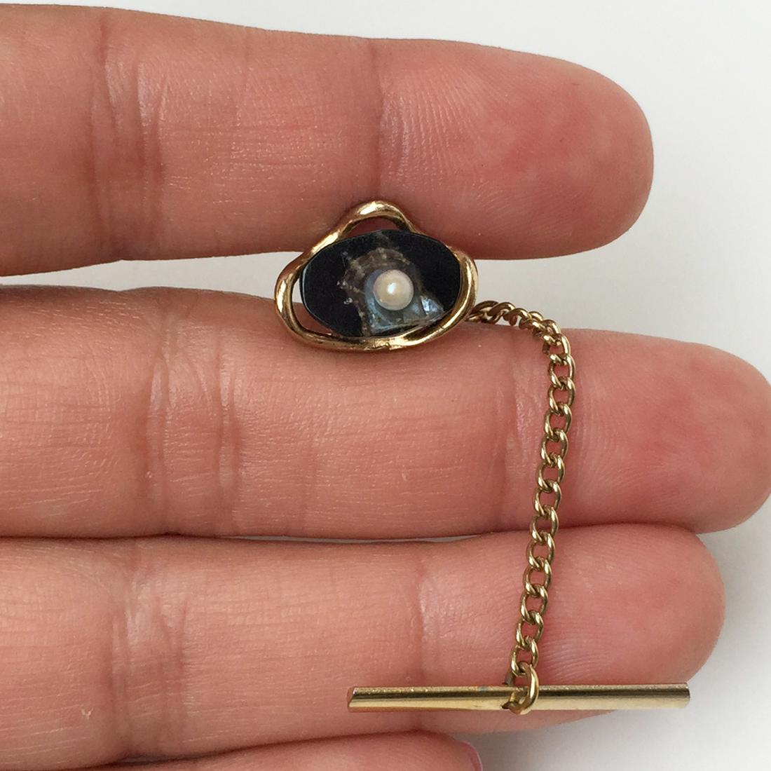 Gold tone oyster shell pearl tie pin: Gold tone oyster shell pearl tie pin. Measured 1/2 x 3/8 inches. Condition very good.