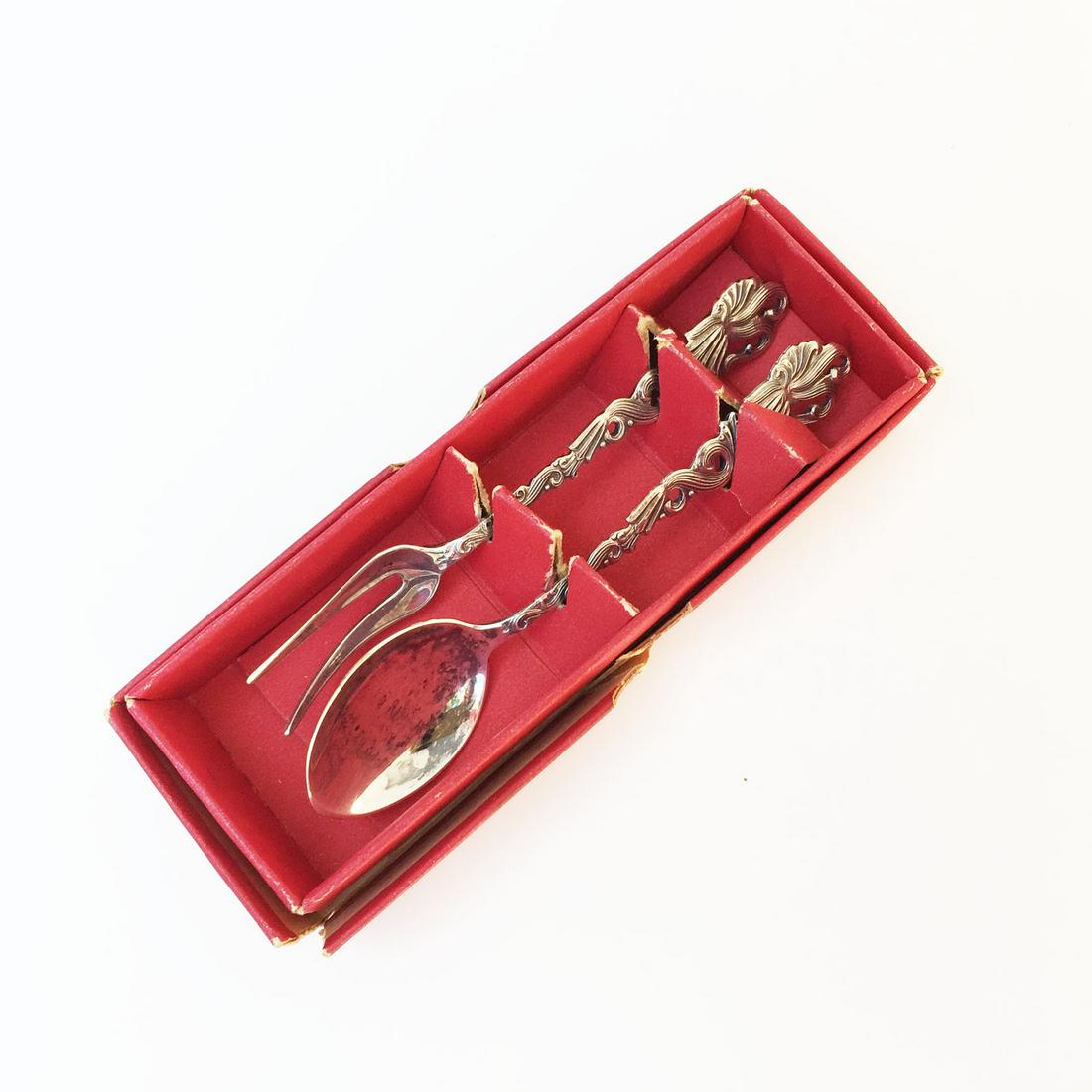 Vintage Silverplate Exprns Ehrenberg spoon fork set: Vintage Silverplate Exprns Ehrenberg spoon fork set. Lemon fork, condiment spoon. Length 4 inches. Made in Sweden. Condition very good.