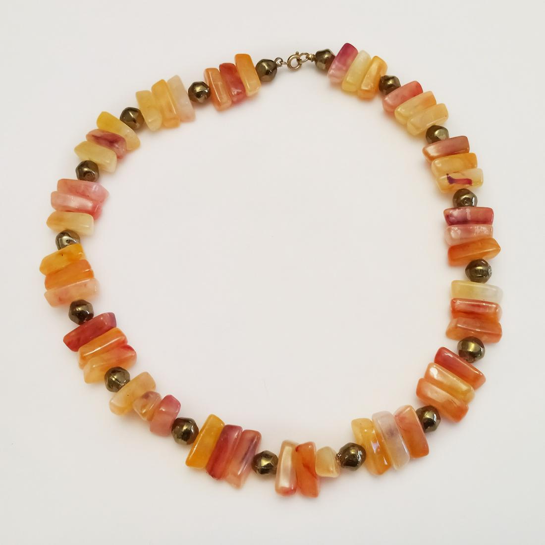 Gold tone and carnelian color beads necklace: Gold tone and carnelian color beads necklace. Length 17 inches. Condition excellent.