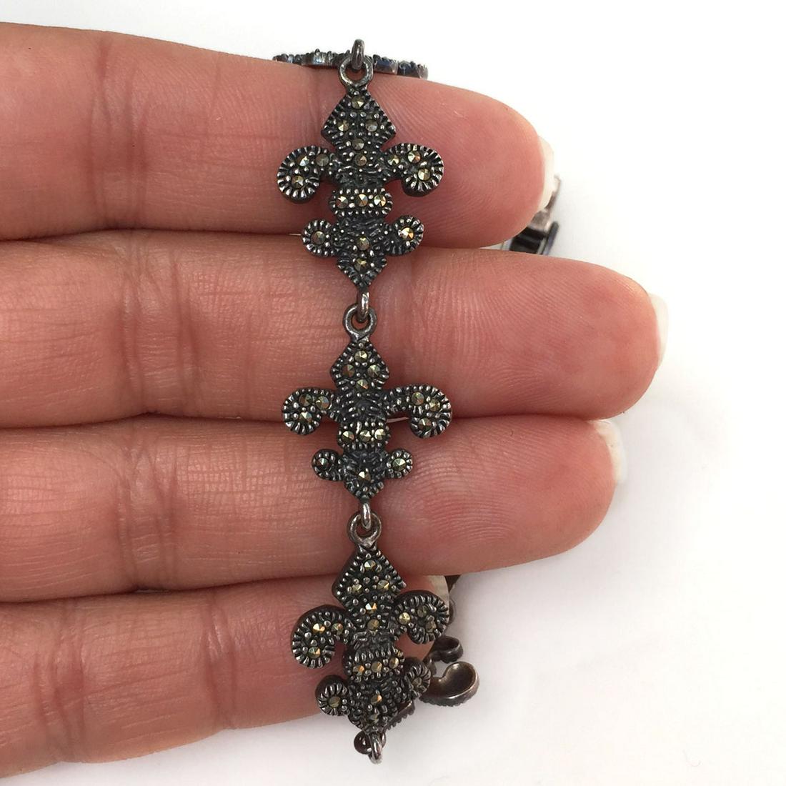 Sterling silver marcasites Flur de Lis bracelet: Sterling silver marcasites Flur de Lis bracelet. Weight 13.77 grams. Hallmarked 925. Length 7 1/4 inches. Condition excellent.