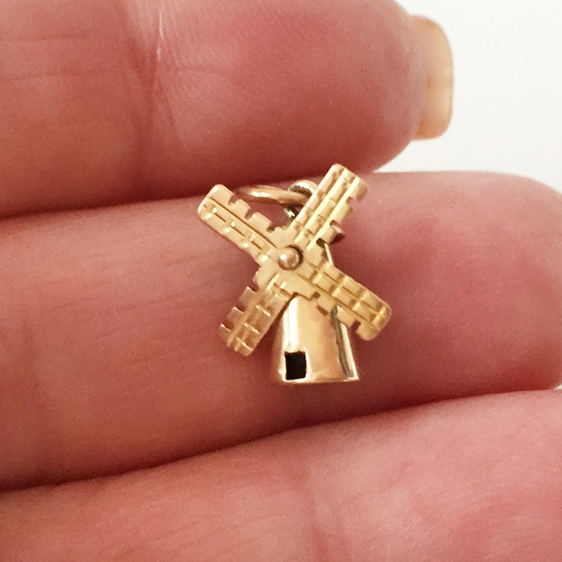 18k y gold Wind Mill with moving parts charm pendant (1 of 5)
