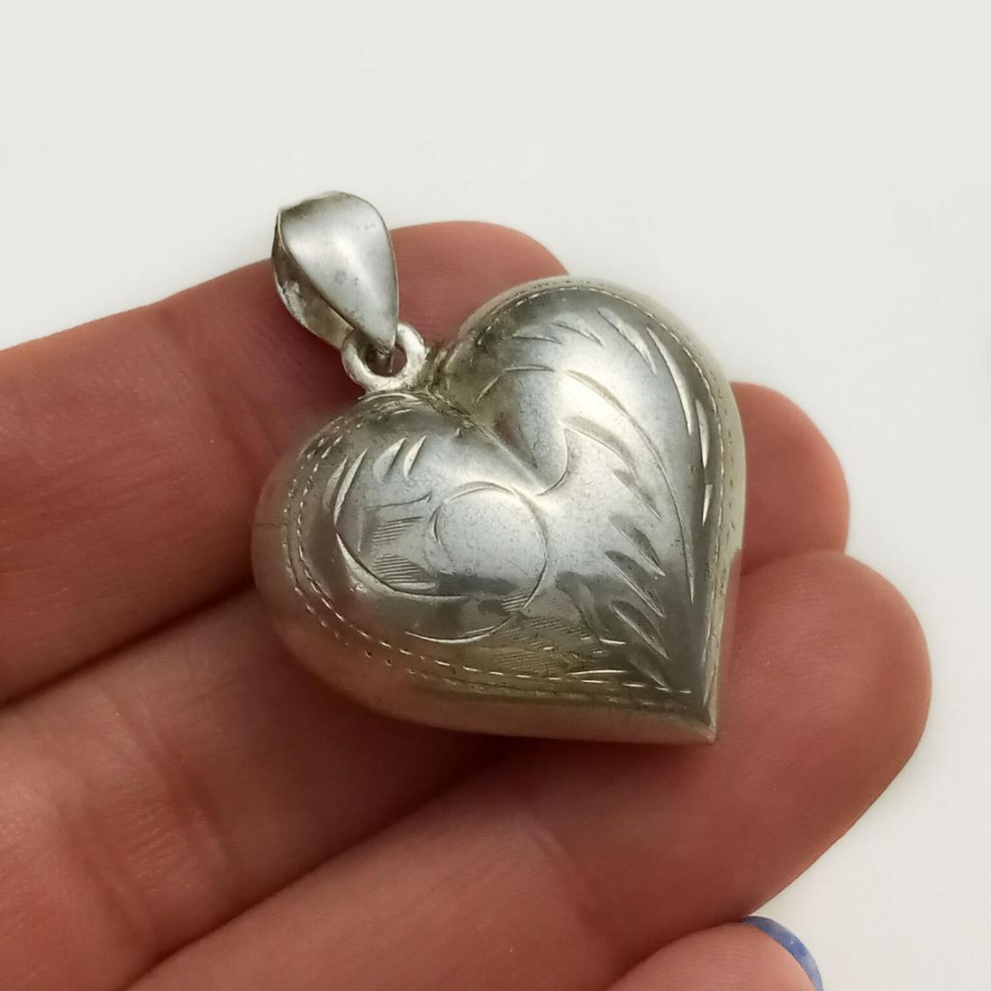 Sterling silver puffy Heart pendant: Sterling silver puffy Heart pendant. Weight 5.05 grams. Length 1 1/2 inches with bail. Heart is hollow inside. Hallmarked 925. Condition very good.