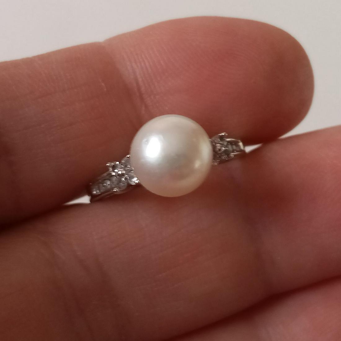 10K White gold 8.5mm Akoya pearl Diamond ring: 10K White gold 8.5mm Akoya pearl Diamond ring size 5 1/2. Weight 2.94 grams. Diamonds approximately 0.20 carats. Pearl measured 8.5 mm in diameter and has good luster. Ring size 5 1/2 inches. Conditio
