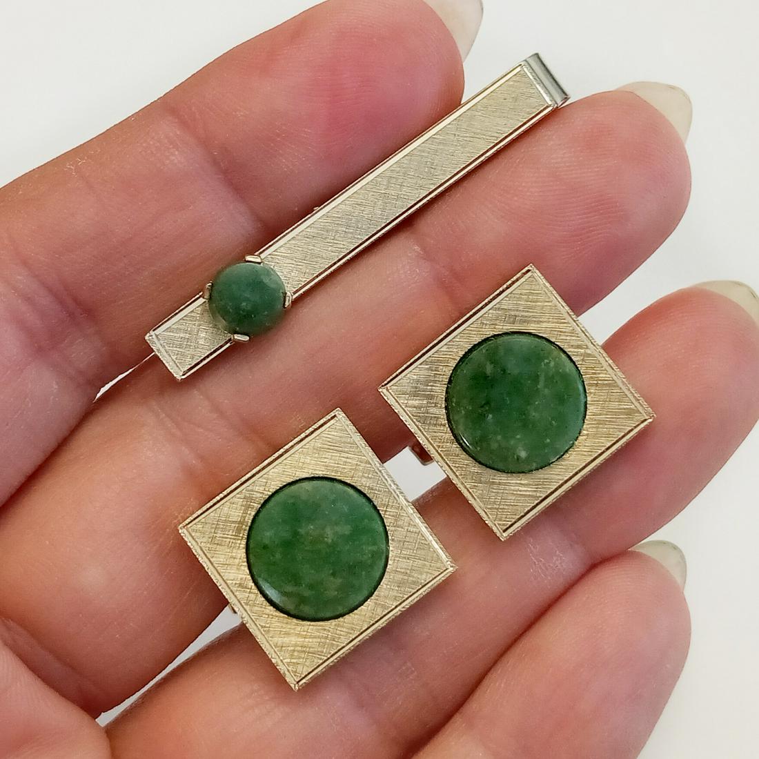 SARAH COV Gold tone Jade cab tie clip cufflinks set (1 of 8)