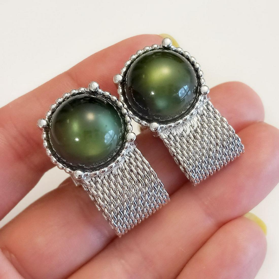 Silver tone green star cabochon mesh cufflinks (1 of 8)