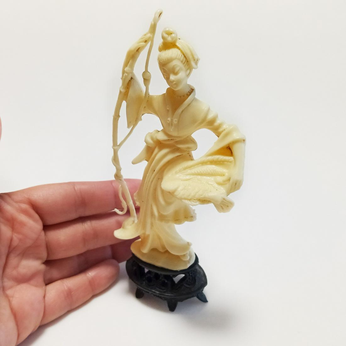 NORLEANS Vintage ivory color resin Asian woman figurine (1 of 6)