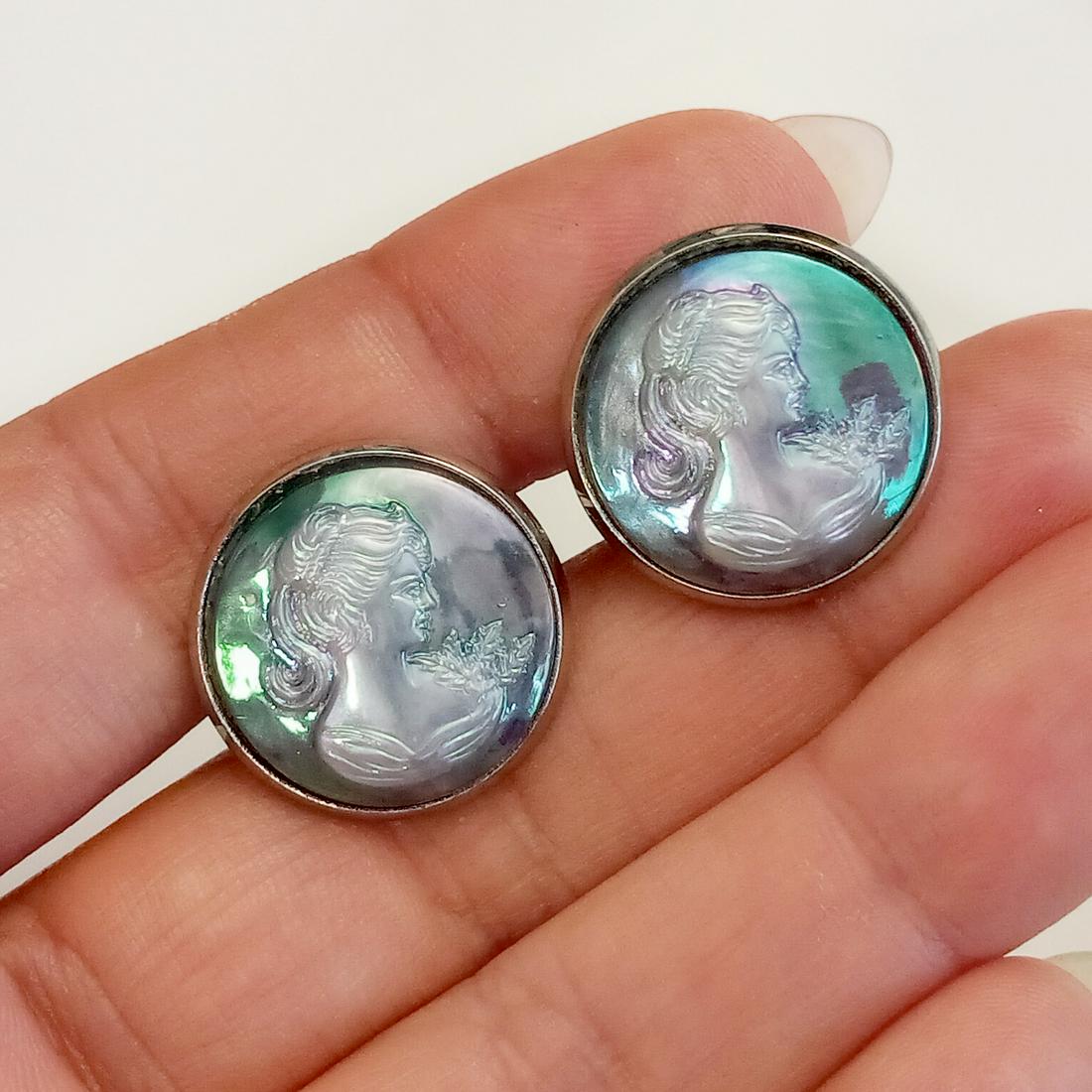 Silver tone iridescent gray Cameo round cufflinks (1 of 4)
