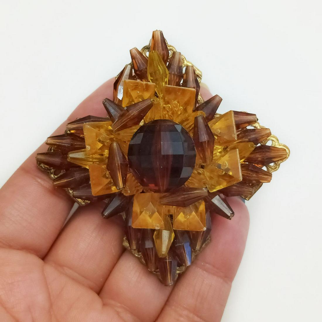 Vintage gold tone amber color beads brooch (1 of 3)