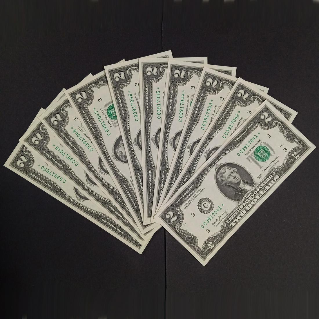 10 Consecutive 2017 Two $2 dollar bills STAR UNC: Lot of 10 Consecutive serial numbers 2017 US Two $2 dollar bills with Star UNCIRCULATED. Genuine uncirculated $2 bills. Bills come with 10 pocket holder album.