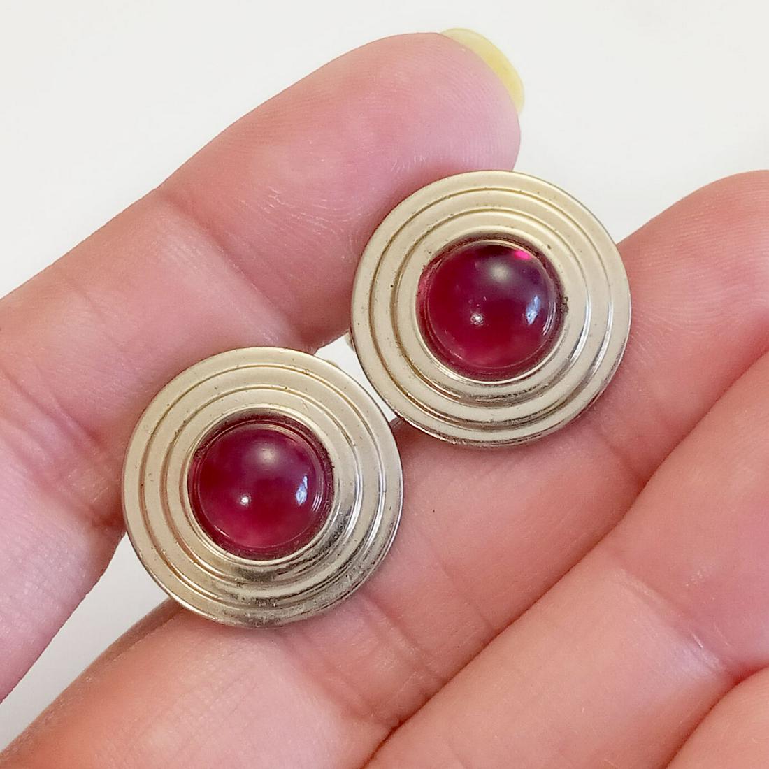 Vintage gold tone ruby color cab round cufflinks (1 of 6)