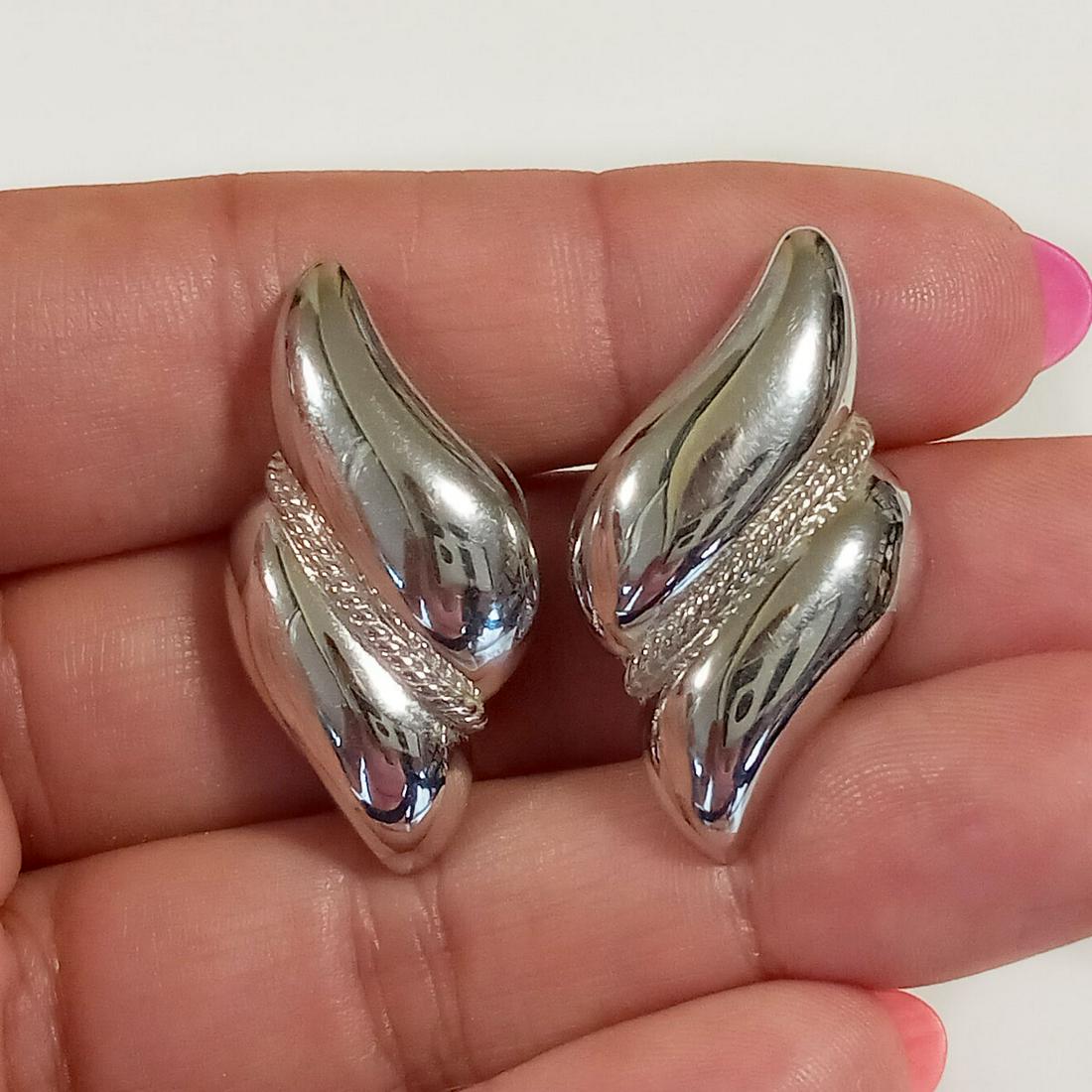 NAPIER Vintage silver tone leaf shape earrings, signed (1 of 3)