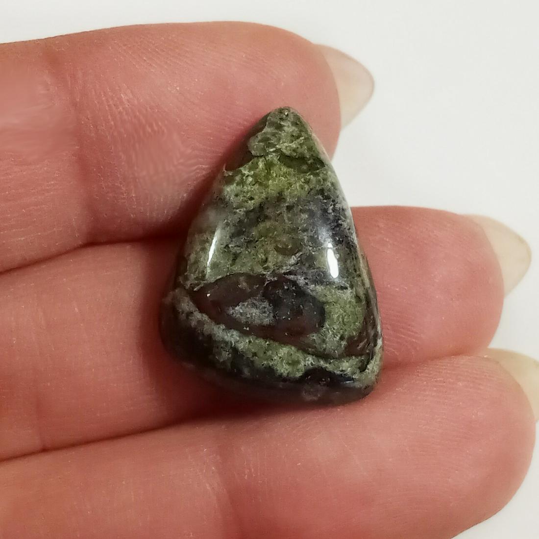 Triangle shape Blood Jasper cabochon, 18.38 cts: Triangle shape Blood Jasper cabochon, weight 18.38 cts. Measured 21 x 16.8 mm.