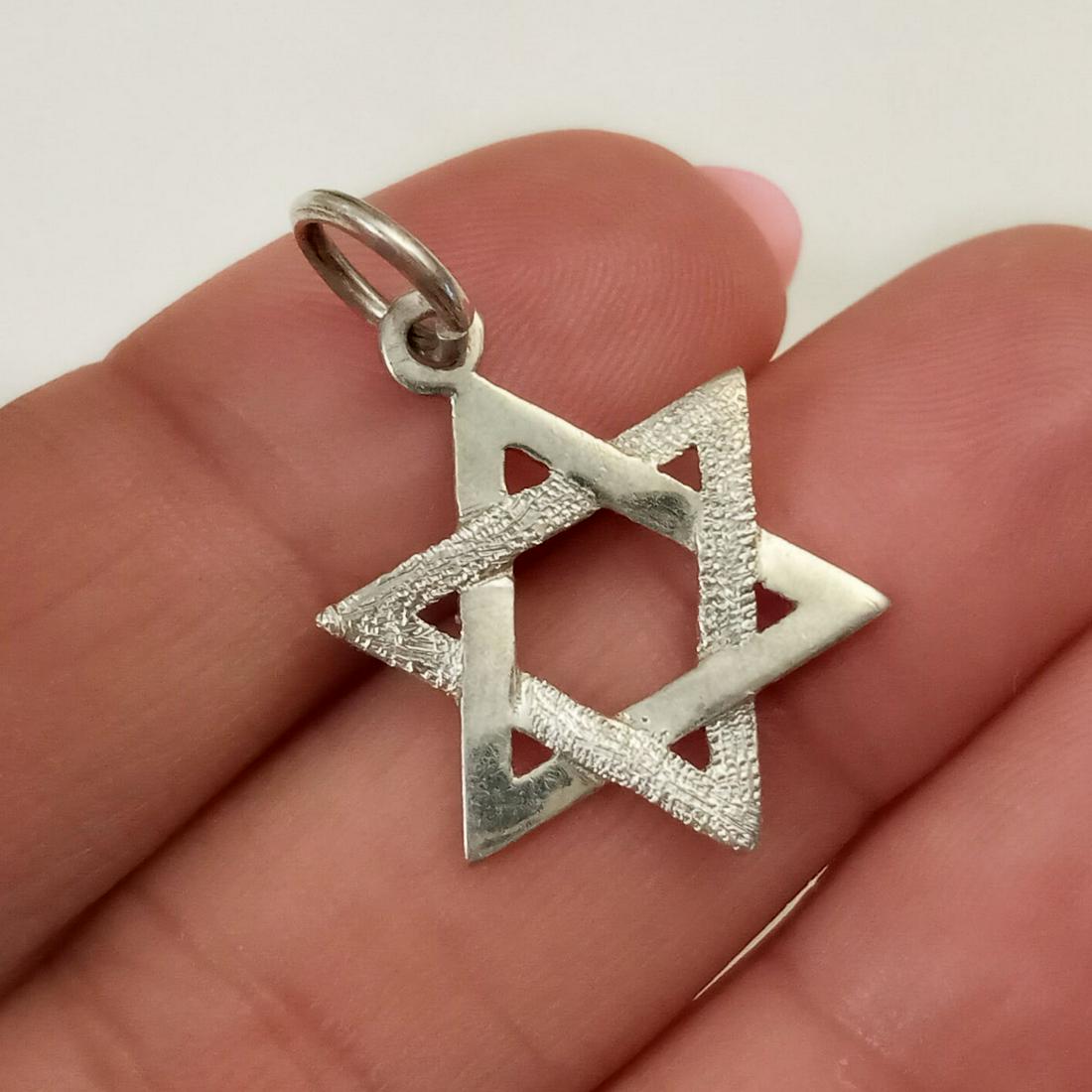 Vintage sterling silver Star of David pendant charm: Vintage sterling silver textured and shiny finish Star of David pendant charm. Weight 1.36 grams. Length 1 1/8 inches with bail. No hallmark, tested 925. Condition very good.
