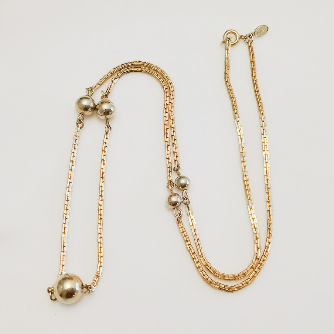 AVON Vintage gold tone ball chain necklace, signed: AVON Vintage gold tone ball chain necklace, signed. Hallmarked Avon. Length 25 inches. Condition excellent.