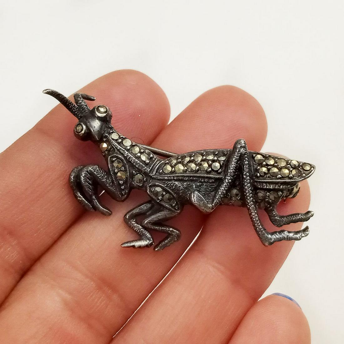 Sterling silver marcasites Praying Mantes Insect brooch: Sterling silver marcasites Praying Mantes Insect brooch. Weight 6.88 grams. Measured 1 5/8 x 1 1/8 inches. Hallmarked 925. Condition very good.