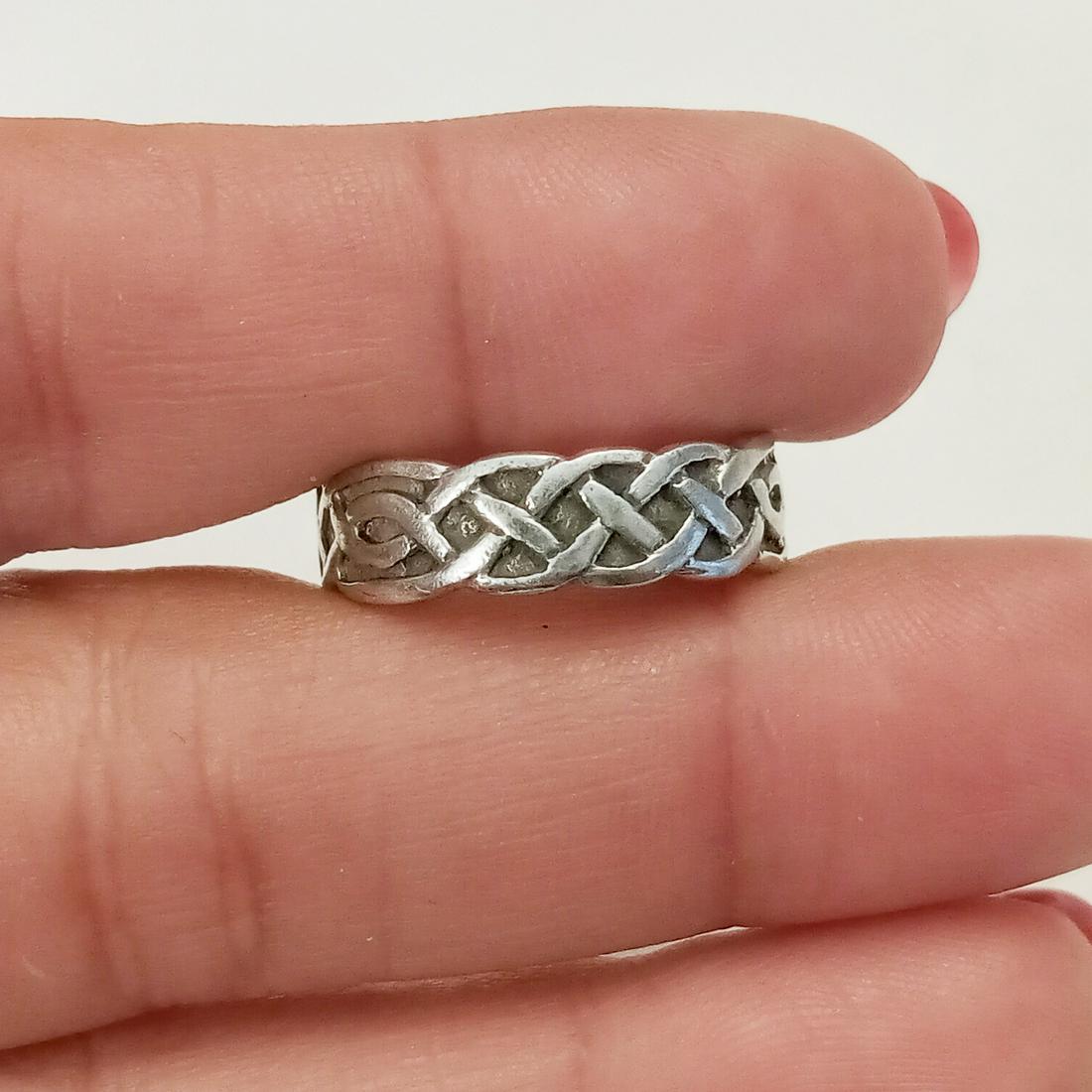 Sterling silver celtic weave knot band ring, size 7 1/4 (1 of 5)