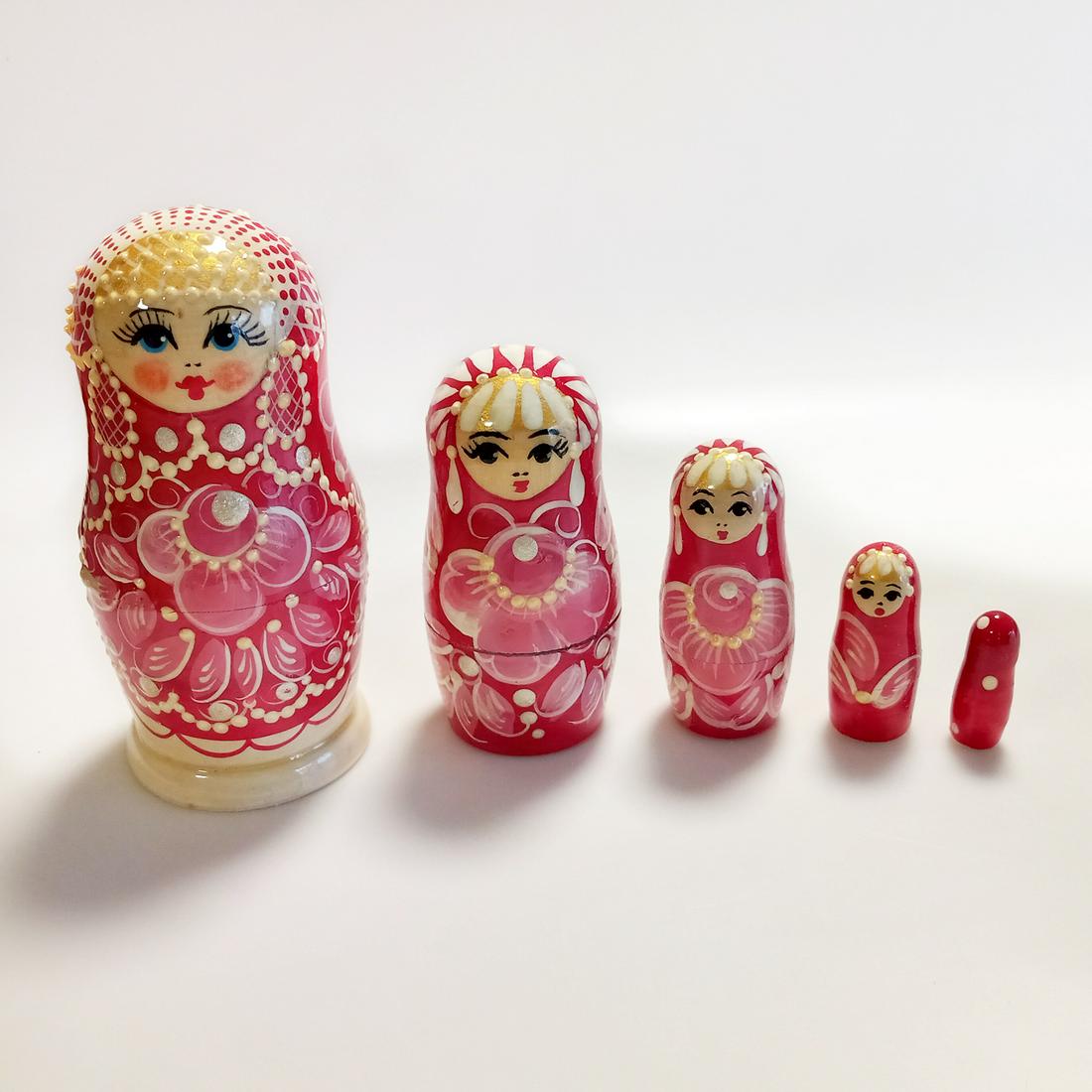 Hand made 5 Nested red cream Matreshka Dolls (1 of 3)