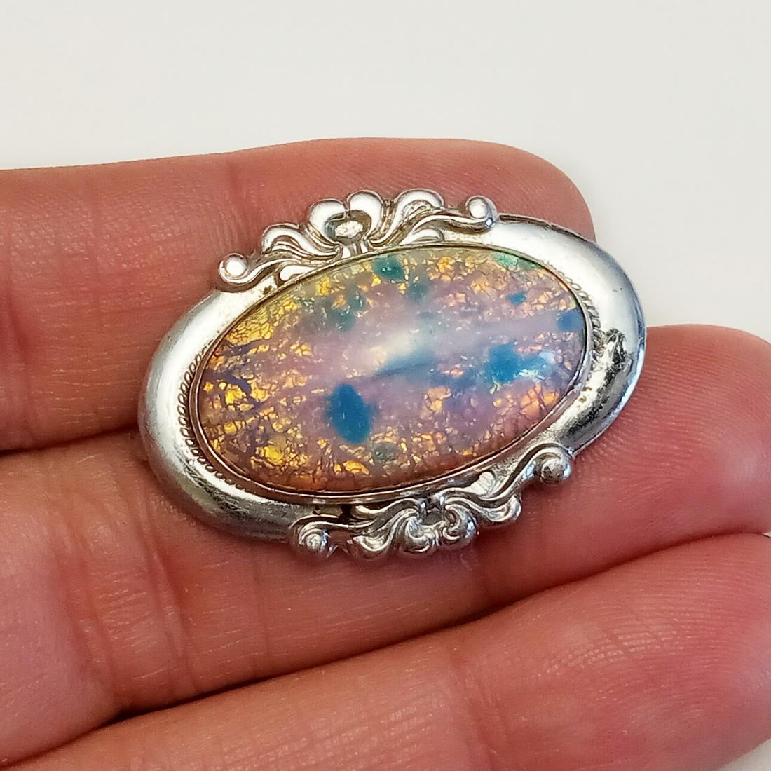 Vintage silver tone pink foil cabochon brooch (1 of 3)