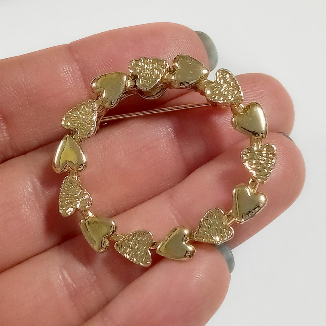 GERRY'S Gold tone heart wreath round brooch, signed (1 of 3)