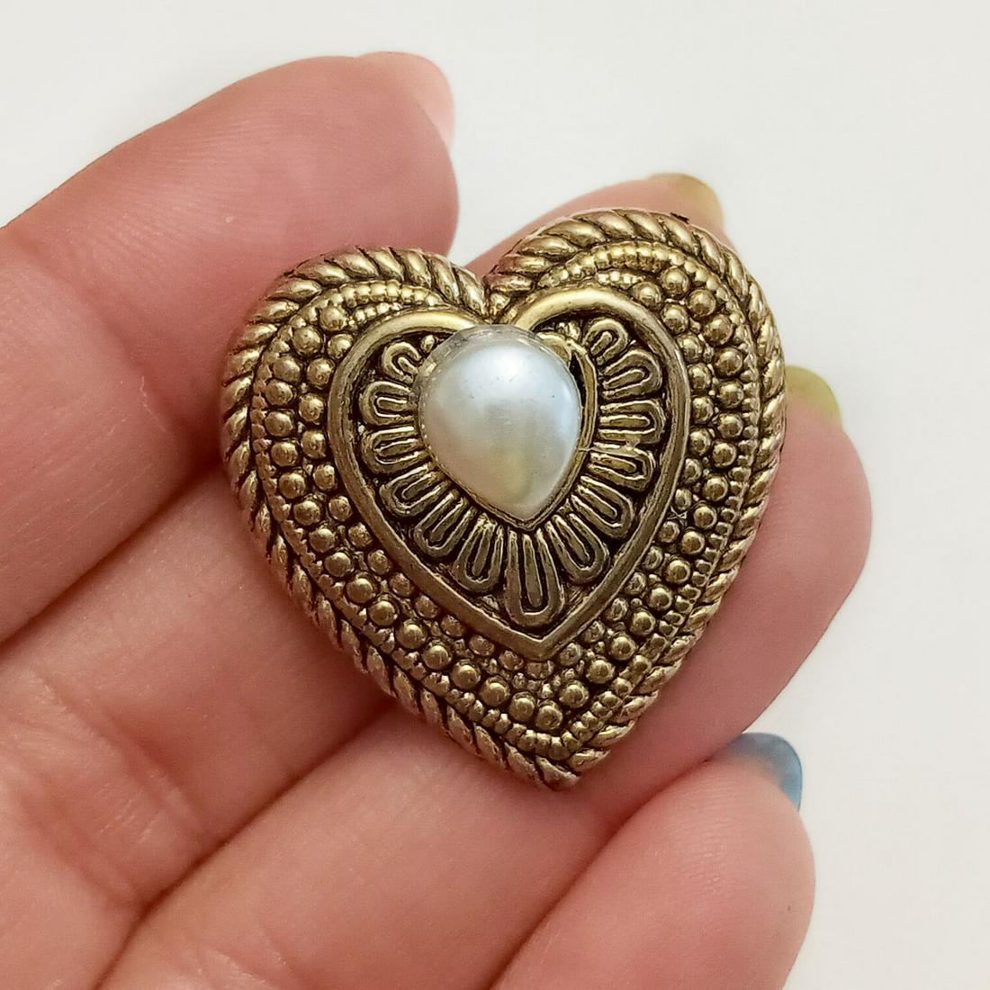 Gold tone textured finish faux pearl heart brooch: Gold tone textured finish white faux pearl heart brooch. Measured 1 1/8 x 1 1/8 inches. Hallmarked Taiwan. Condition very good.