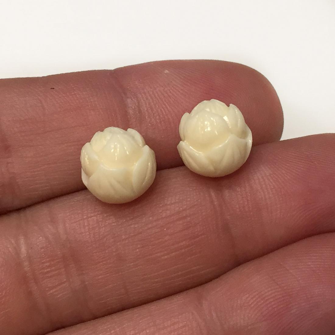 2 carved off-white synthetic coral Flower drilled beads: Pair of carved antique color, off-white, ivory color synthetic coral round Lotus Flower drilled through 9 mm beads. Beads measured approximately 9 mm in diameter. Beads are made out of resin and powde