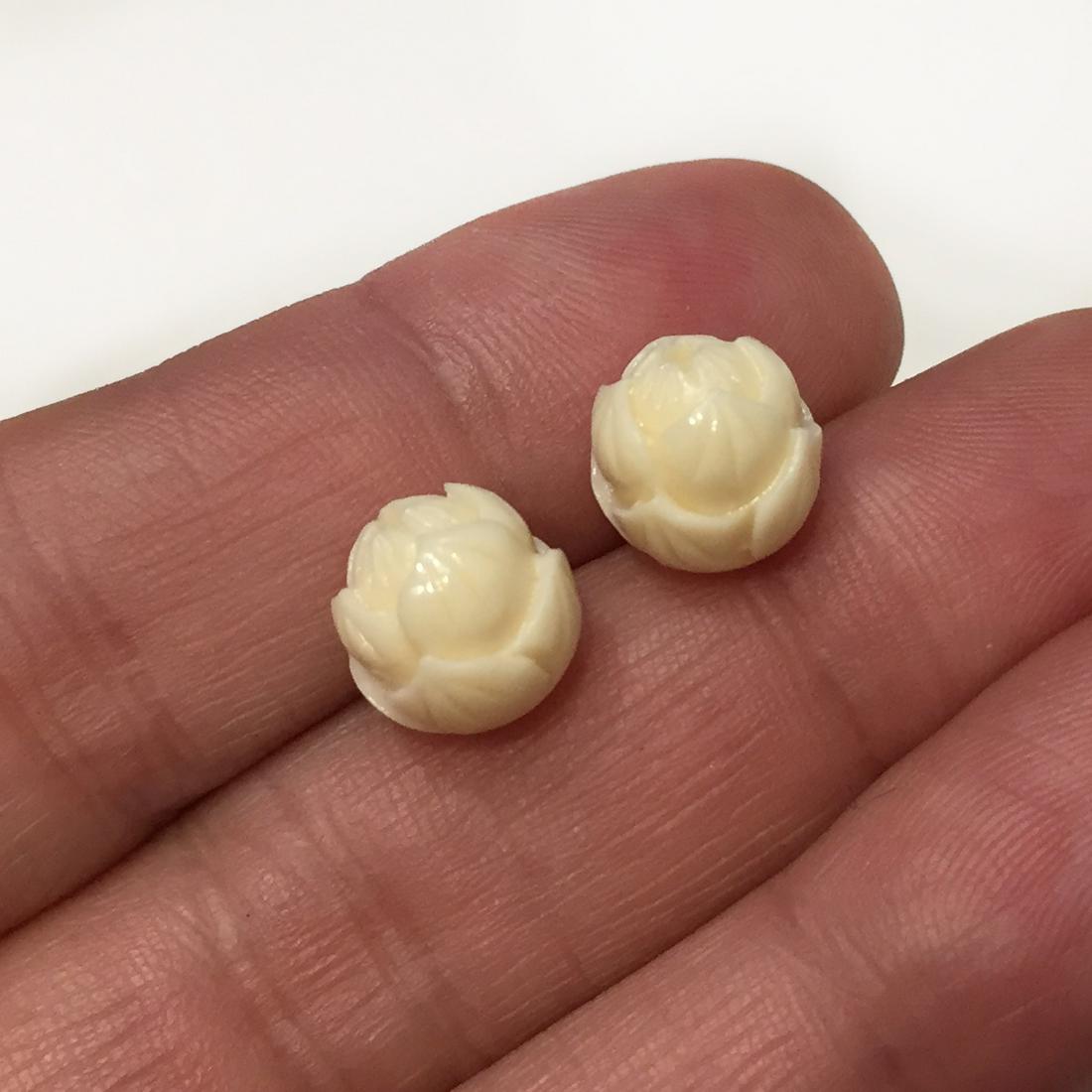 2 carved off-white synthetic coral Flower drilled beads: Pair of carved antique color, off-white, ivory color synthetic coral round Lotus Flower drilled through 9 mm beads. Beads measured approximately 9 mm in diameter. Beads are made out of resin and powde