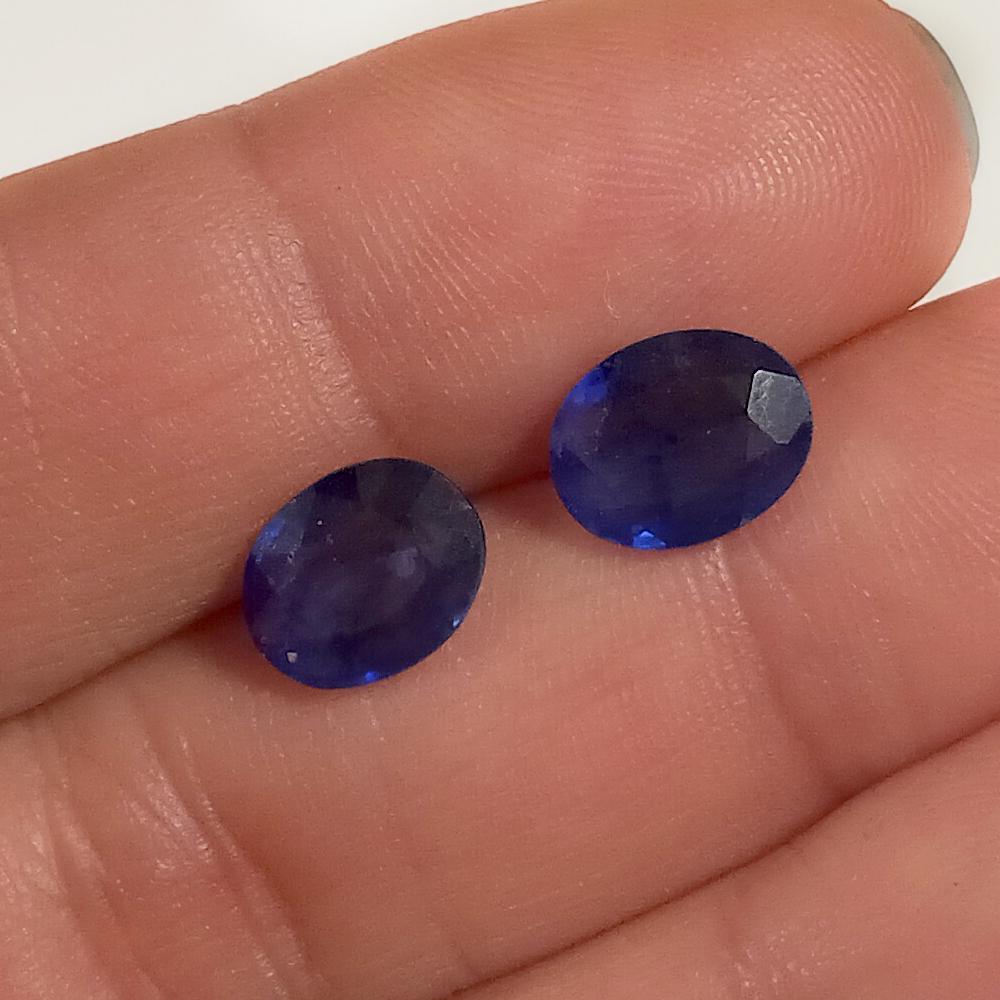 Pair of 9x7 mm oval faceted blue sapphire, 3.88 cts (1 of 2)