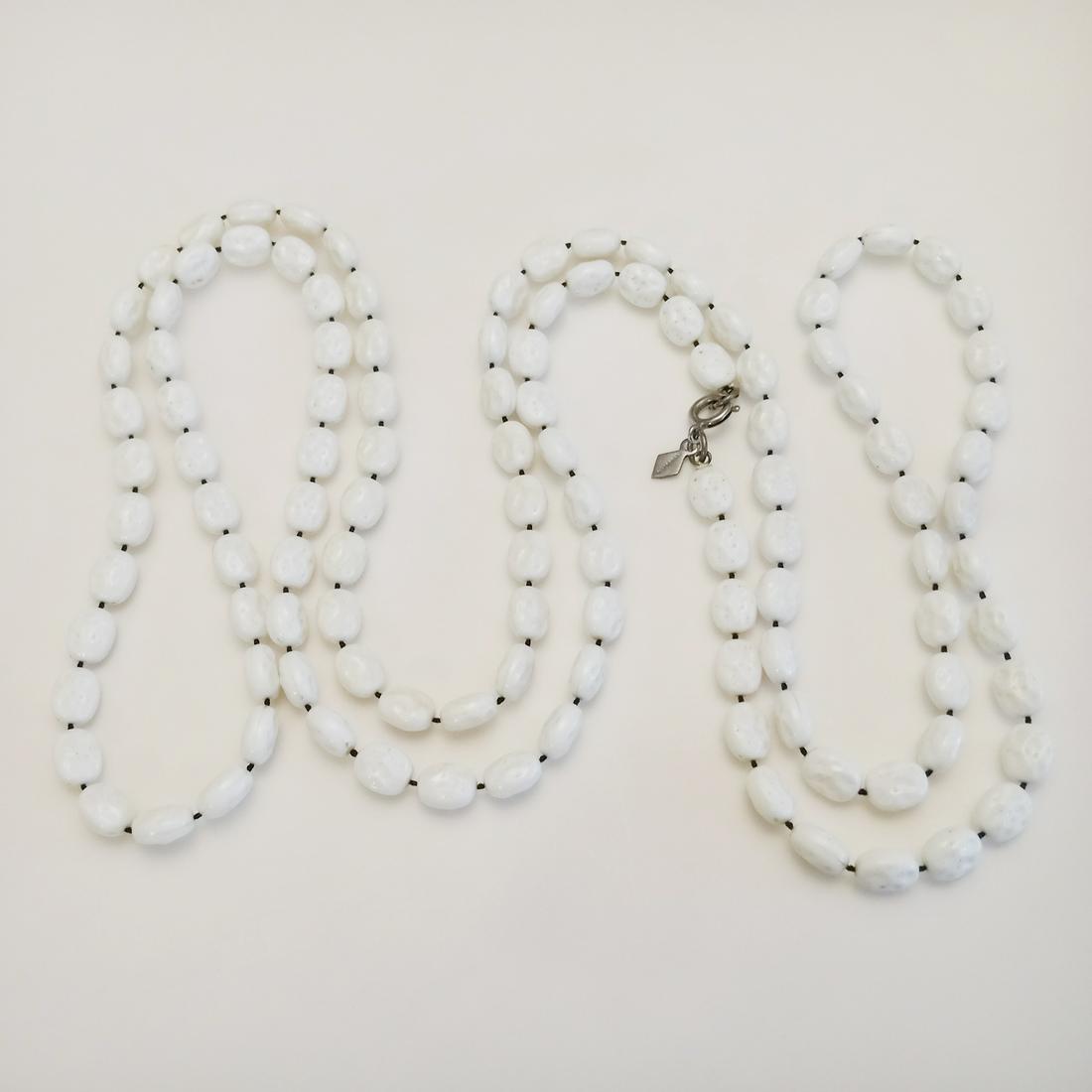 SARAH COV White oval raising shape beads necklace (1 of 3)