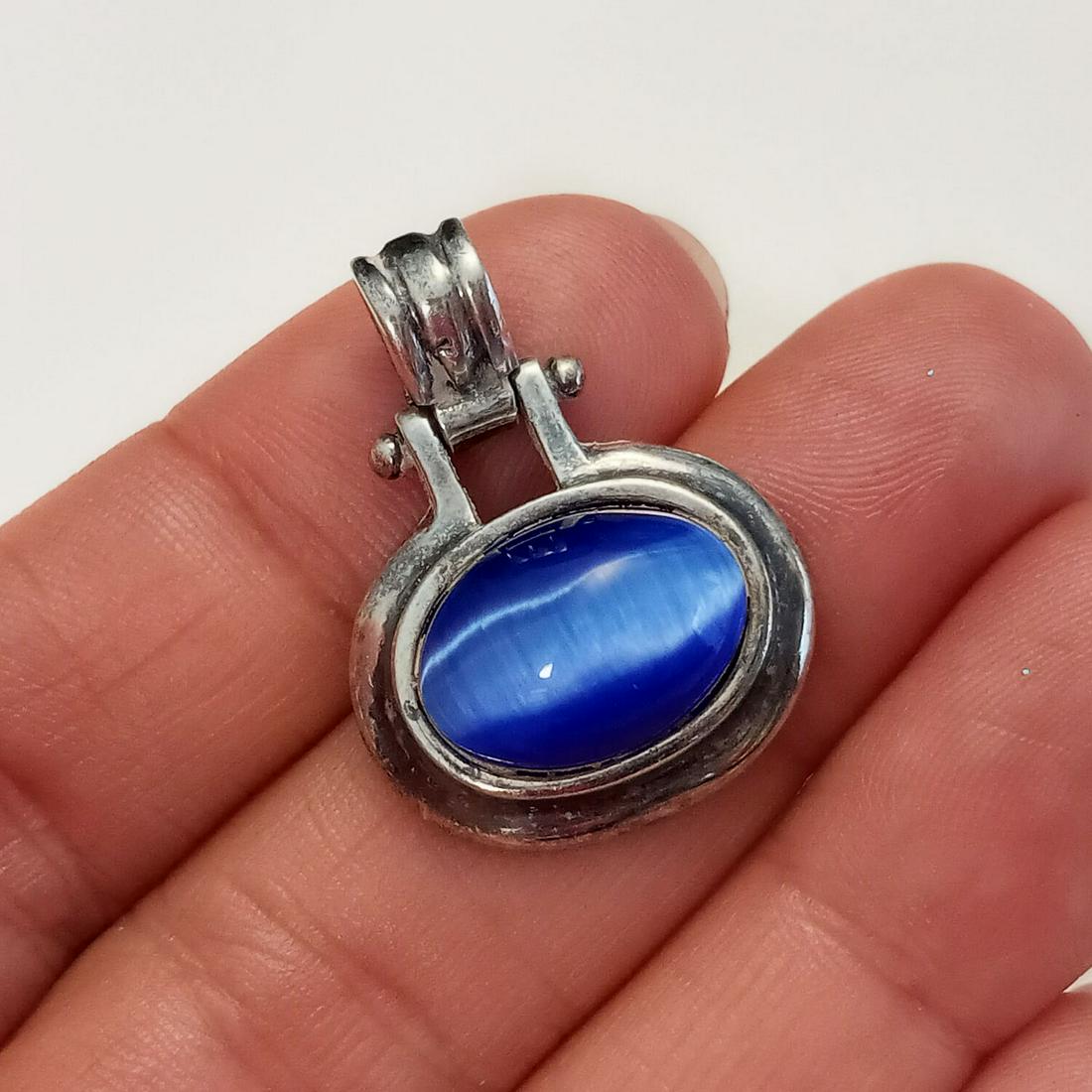 Sterling silver blue cat eye color cab pendant (1 of 3)