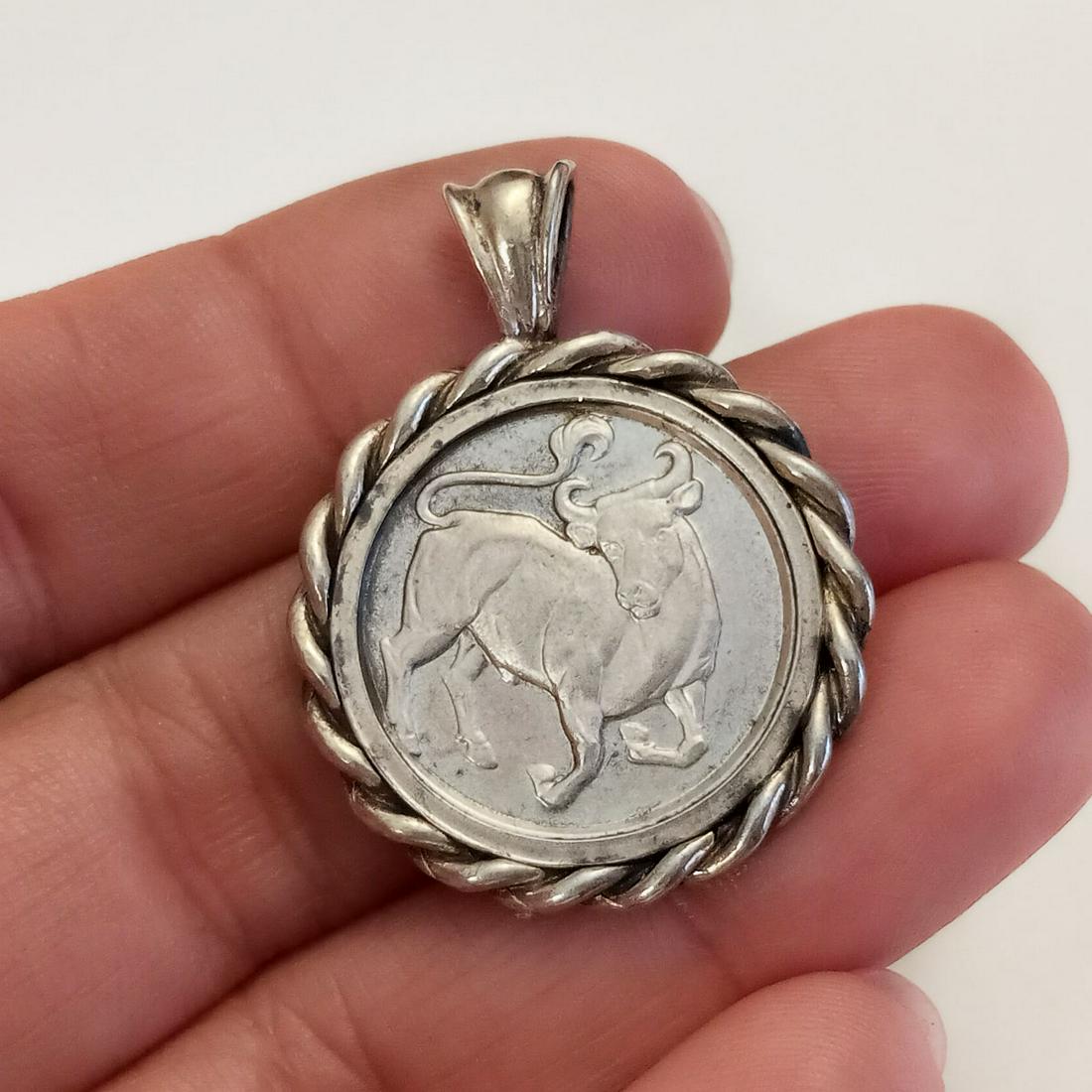 Vintage 925 and 999 silver Taurus medallion pendant (1 of 3)
