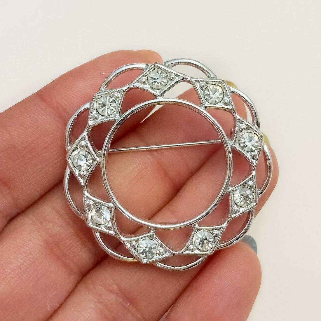 SARAH COV Silver tone clear rhinestones round brooch (1 of 3)