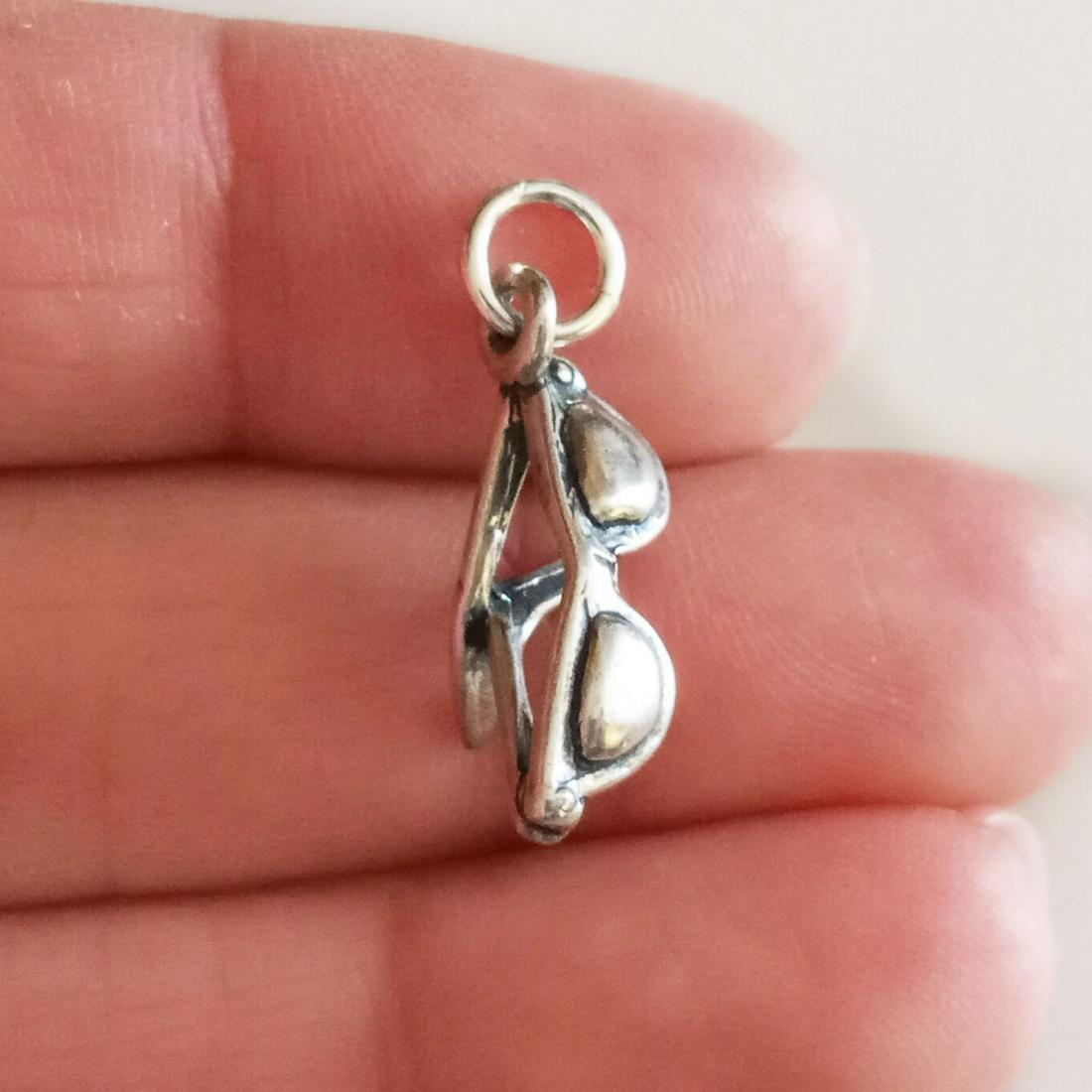 Vintage sterling silver Sunglasses charm pendant: Vintage sterling silver Sunglasses charm pendant. Weight 1.31 grams. Length 1 inch with bail. No hallmark, tested 925 sterling silver. Condition very good.