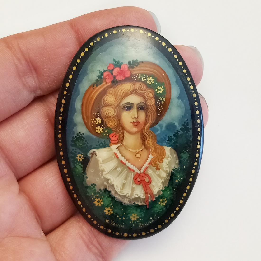 Russian painted lacquer Woman Lady in Hat brooch (1 of 3)