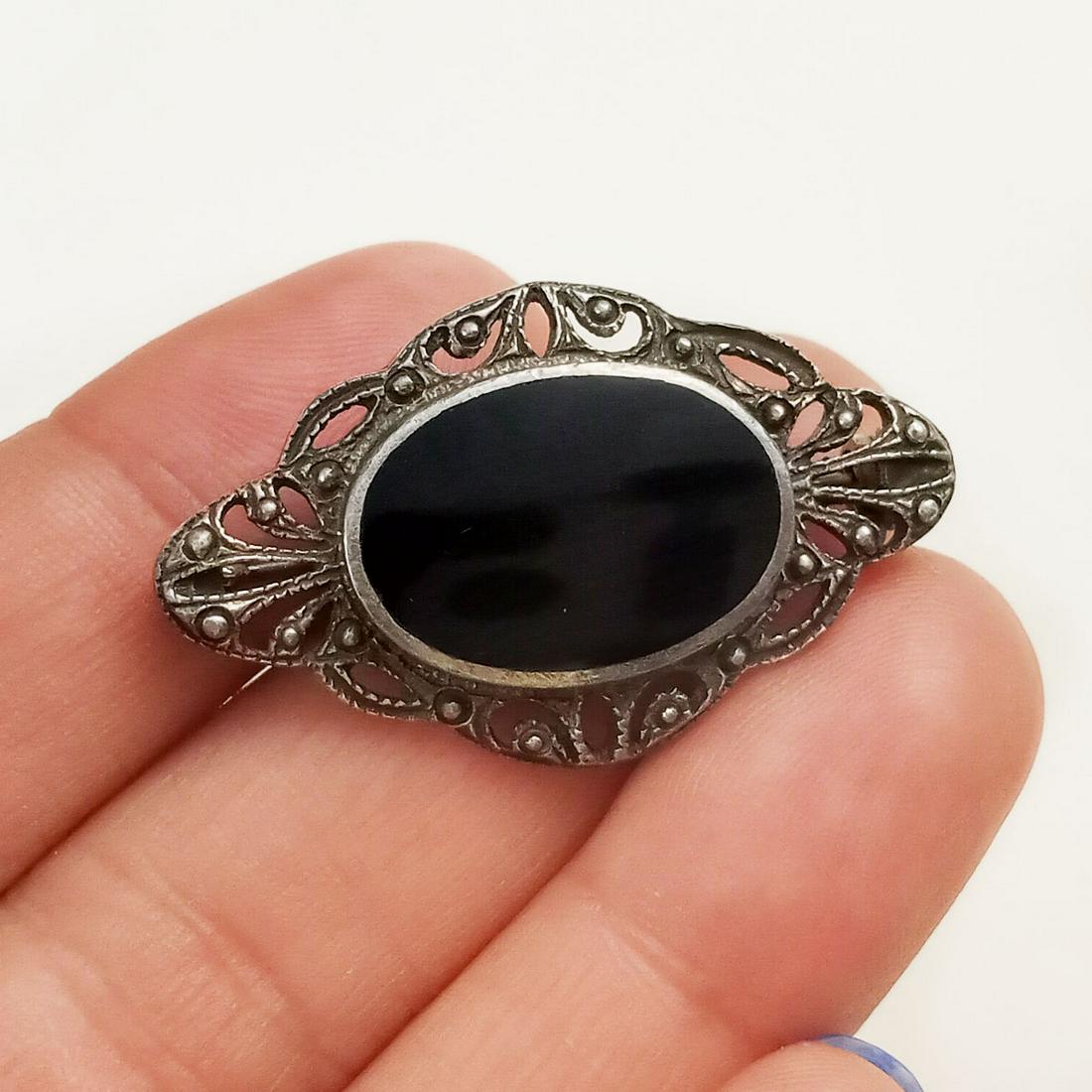 SOMA Vintage sterling silver Onyx Marcasites brooch: SOMA Vintage sterling silver Onyx Marcasites brooch, signed. Weight 6.43 grams. Measured 1 1/2 x 3/4 inches. Hallmarked SOMA 925. Condition very good.