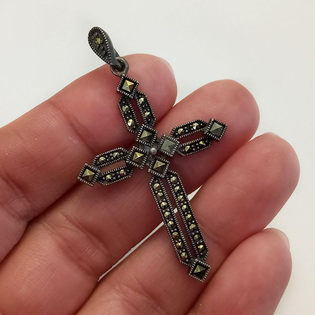 Oxidized sterling silver marcasites Cross pendant: Oxidized sterling silver marcasites Cross pendant. Weight 5.09 grams. Length 2 inches. Hallmarked 925 A Thailand. Condition very good.