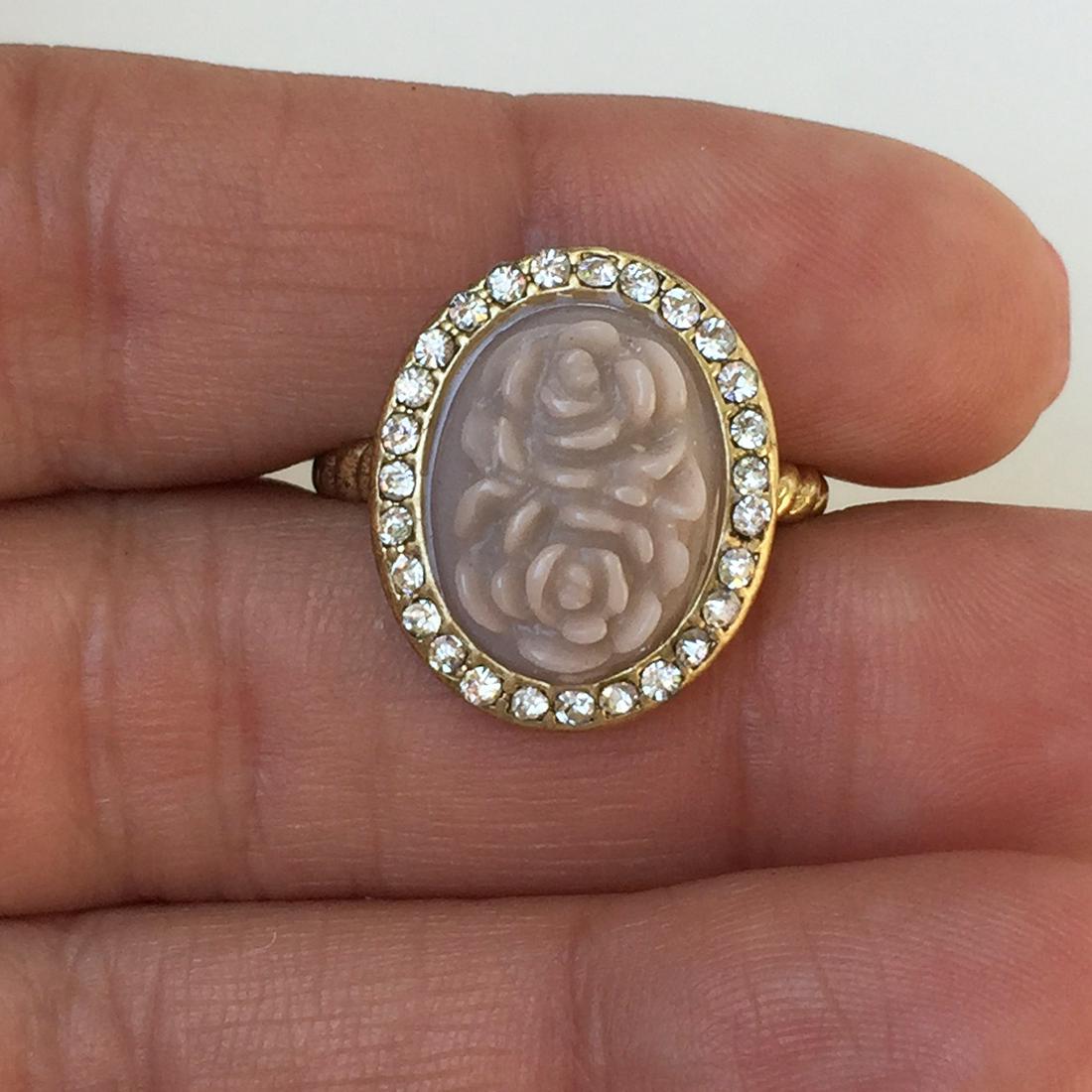 Gold tone clear crystals Flower relief oval ring (1 of 6)