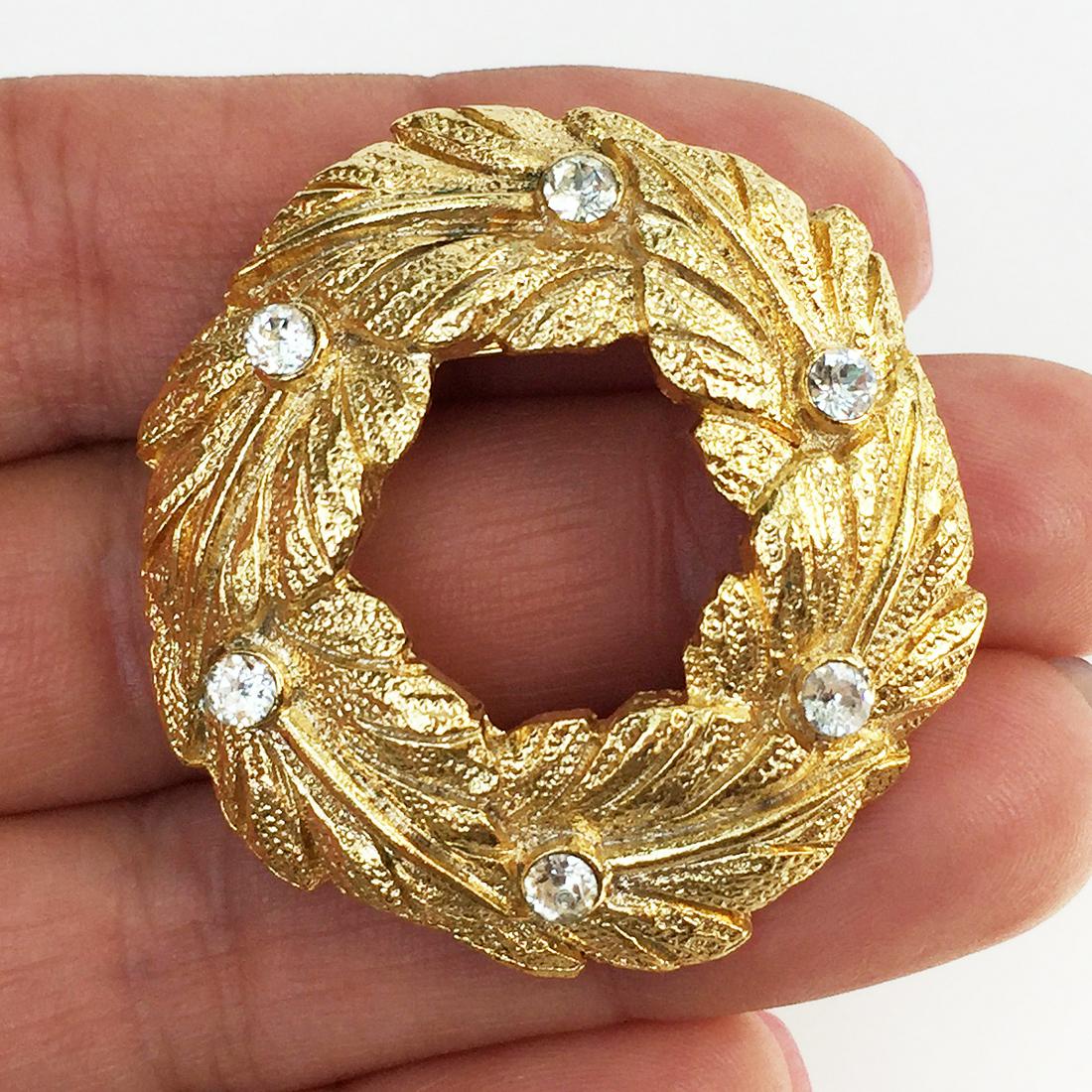 LIEBA Gold tone clear crystals wreath leaf scarf clip (1 of 4)