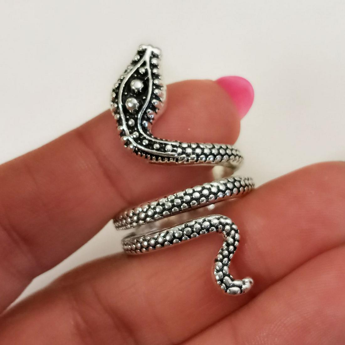 Silver tone textured finish blacken Snake ring, 6 1/2: Silver tone textured finish blacken details Snake ring, size 6 1/2. Snake measured 1 1/2 inches in length. Condition excellent.