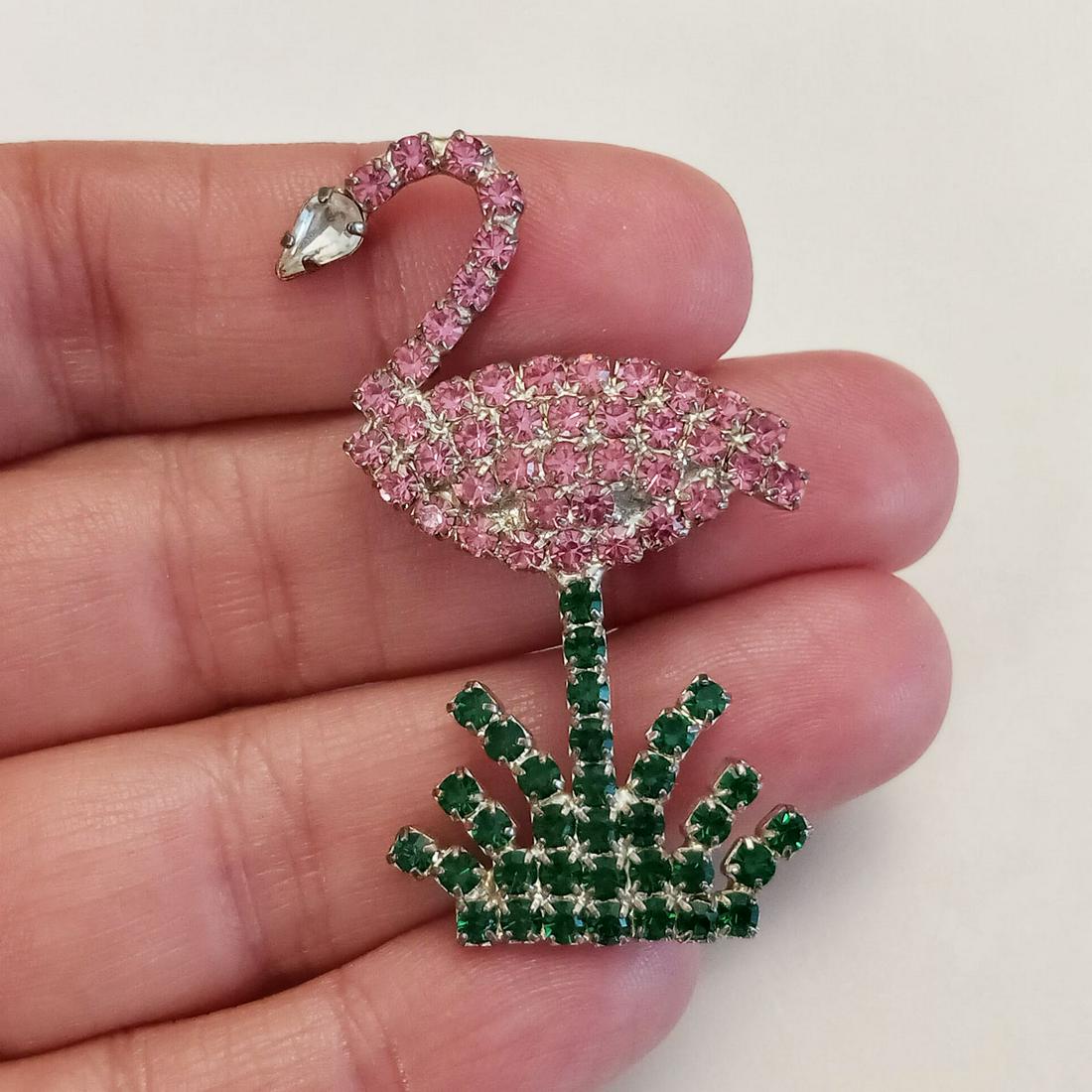 Vintage silver tone rhinestones Flamingo brooch: Vintage silver tone prong set pinka nd green rhinestones Flamingo brooch. Measured 1 7/8 x 1 1/8 inches. Condition very good.
