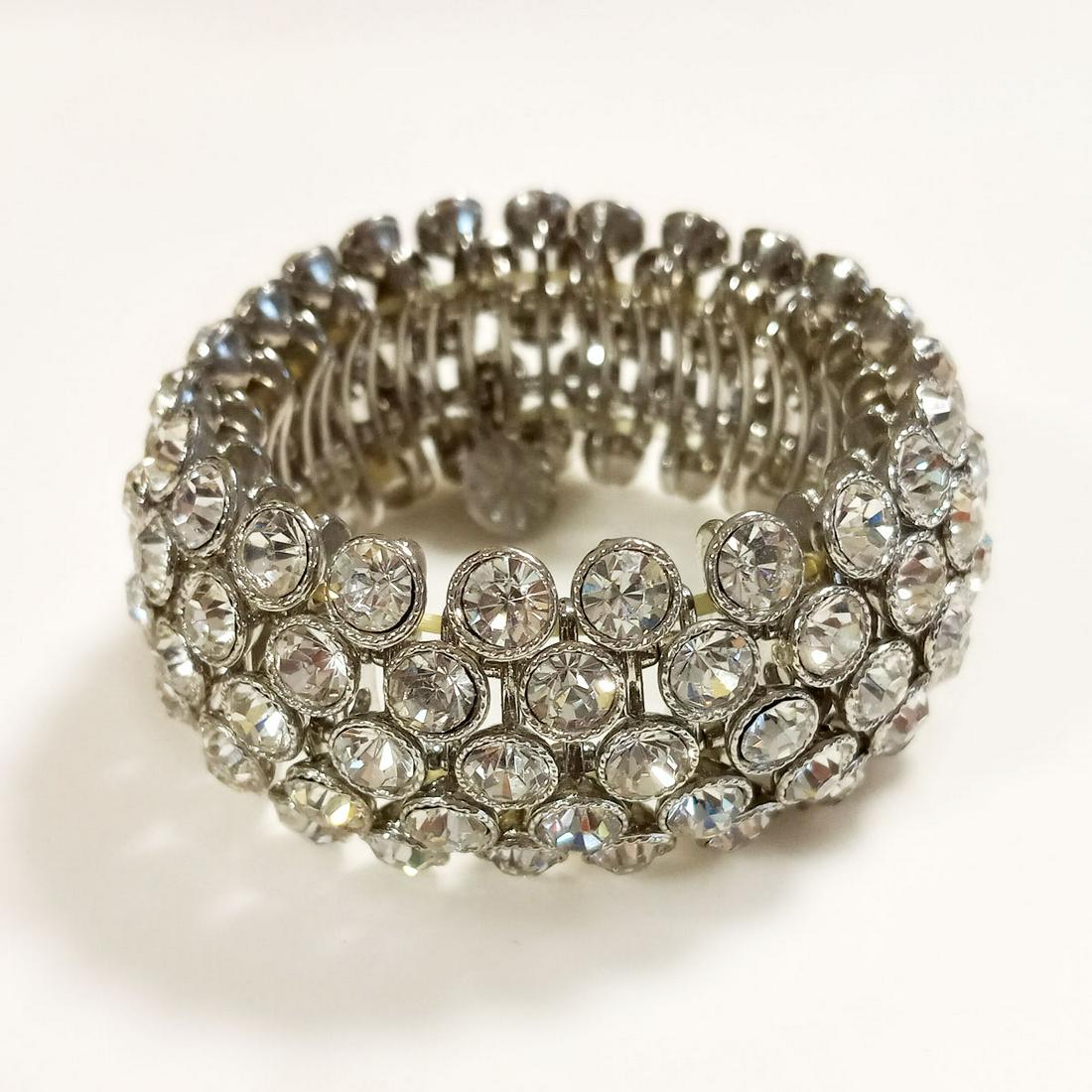 Silver tone clear rhinestones stretch bracelet (1 of 7)
