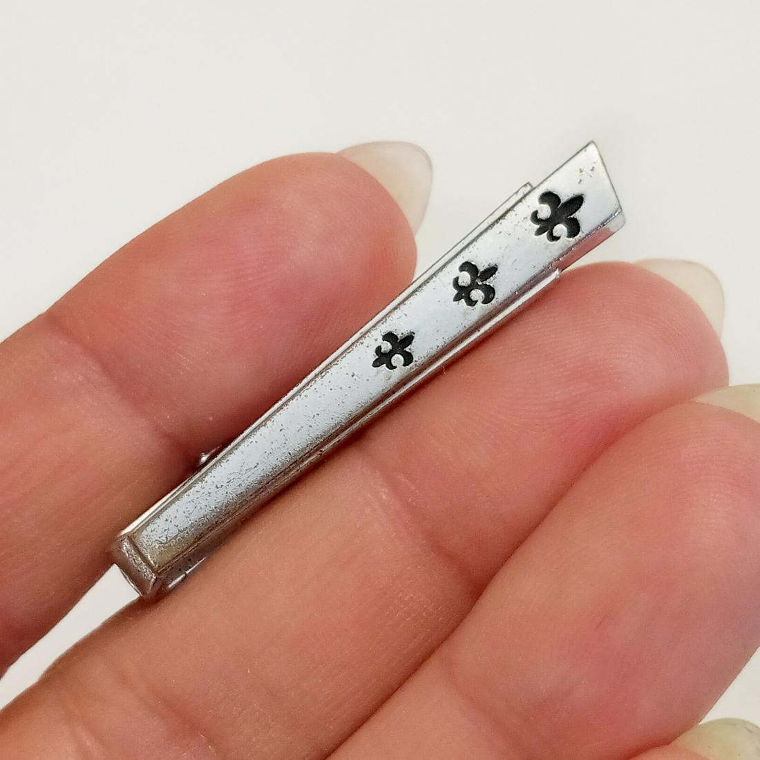 ANSON Vintage silver tone Flur de Lis tie clip (1 of 3)