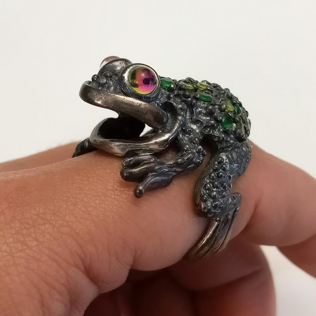 Blacken sterling silver green rhinestones frog ring, 8 1/2 (1 of 10)