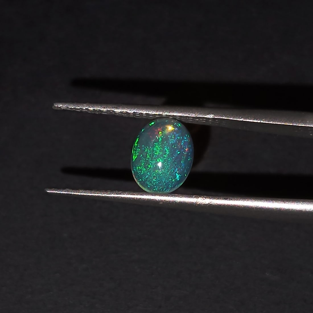 Oval shape Opal cabochon, weight 0.82 cts (1 of 5)