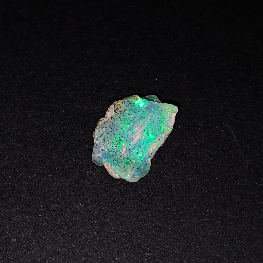Raw rough free shape Welo Opal, weight 3.65 cts (1 of 6)